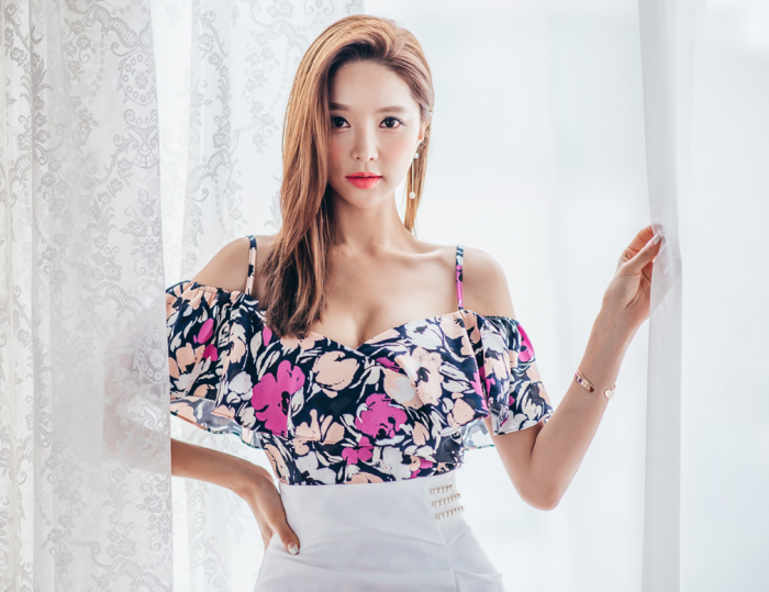 Ngắm người đẹp Park SooYeon khoe sắc trong 4 bộ váy đầy mê hoặc