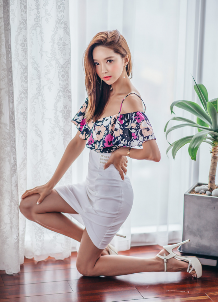 Ngắm người đẹp Park SooYeon khoe sắc trong 4 bộ váy đầy mê hoặc