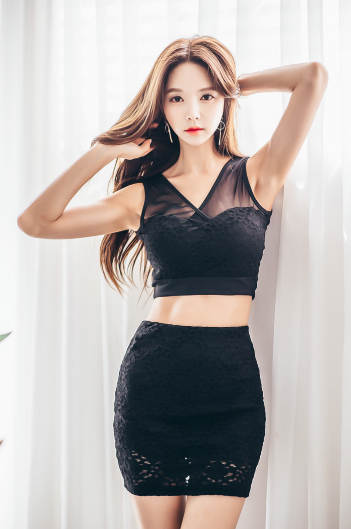 Ngắm người đẹp Park SooYeon khoe sắc trong 4 bộ váy đầy mê hoặc
