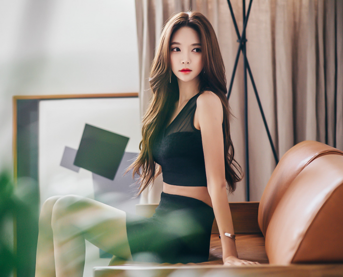 Ngắm người đẹp Park SooYeon khoe sắc trong 4 bộ váy đầy mê hoặc