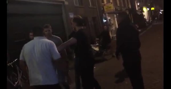 clip nhóm người đàn ông đánh nhau