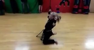 bé gái 9 tuổi biểu diễn võ thuật