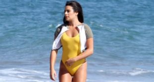 Lea Michele lộ ngực
