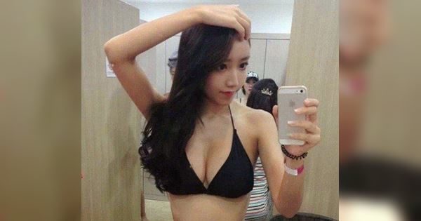 Ye Jung Hwa khoe ngực với bikini