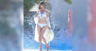 hậu trường hài hước của bức ảnh chụp người mẫu bikini tạo dáng bên bể bơi